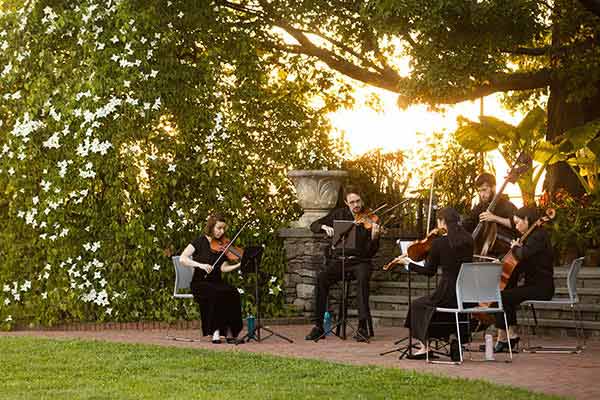 classical musicians play in the Garden