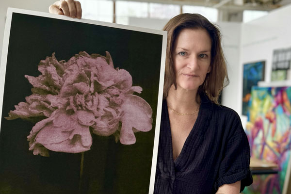 AE—Shelley-Lawrence-Kirkwood Shelley Lawrence Kirkwood holding her botanical photography picture